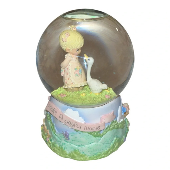 ☘️Precious Moments Snow Globe Musical “In The Garden” - Picture 1 of 4